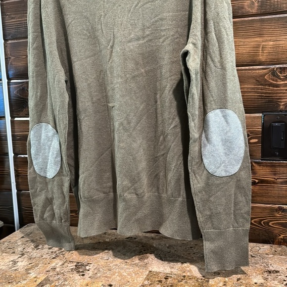 Banana Republic Men’s Sweater - Picture 10 of 12